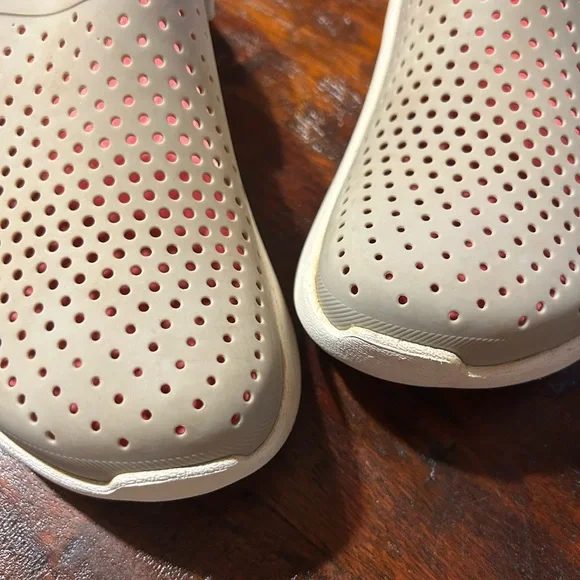 CROCS Beige and Coral Women's Shoes - Picture 3 of 8